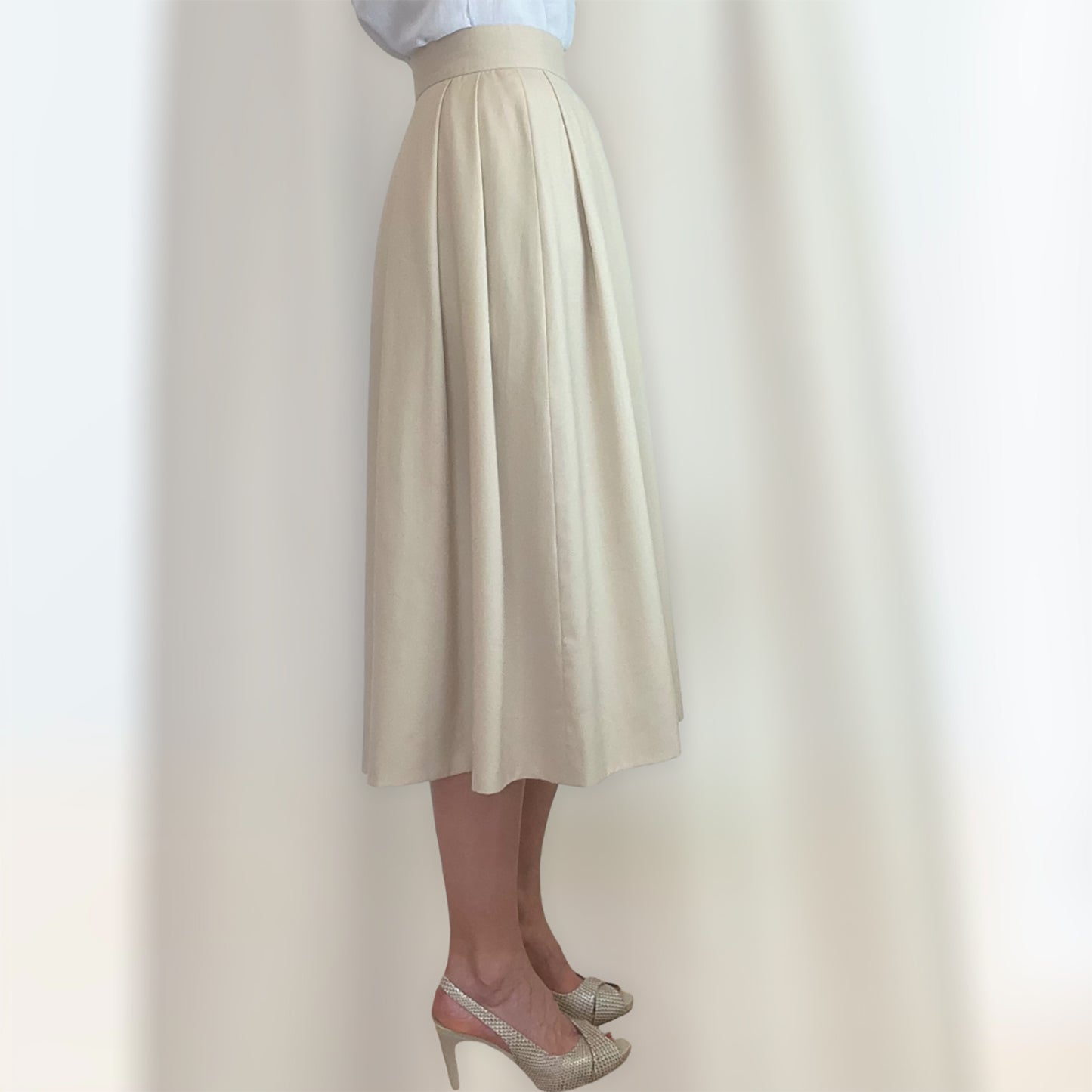 Jaeger 80's cream fine wool skirt side