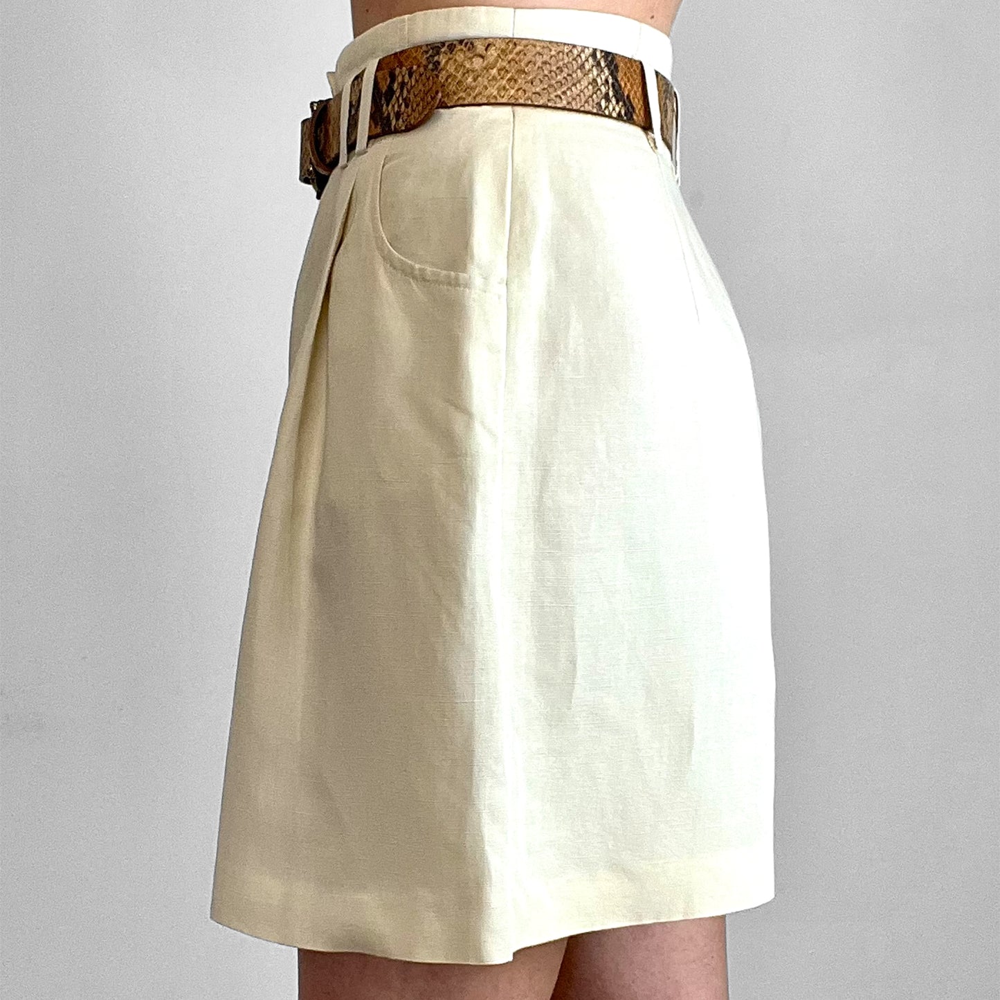 Laurel by Escada cream linen shorts close up side