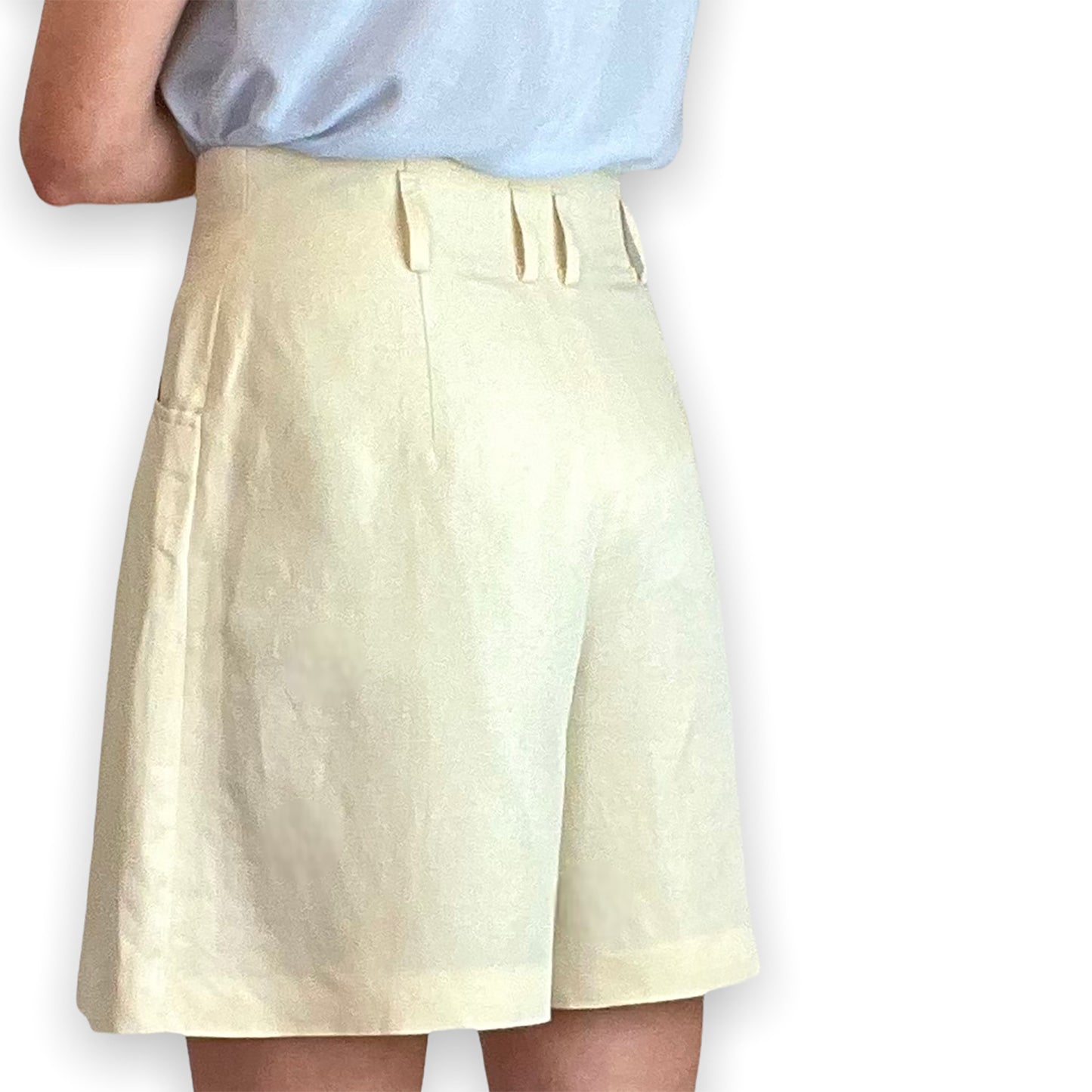Laurel by Escada cream linen shorts back
