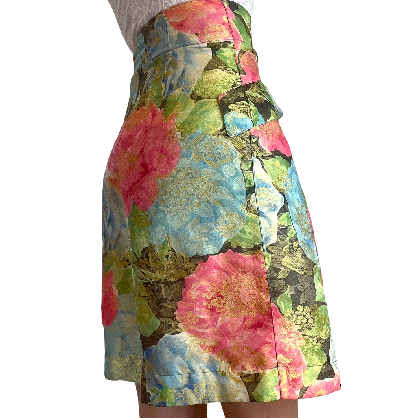 Mondi 80's floral/gold short culottes side close up