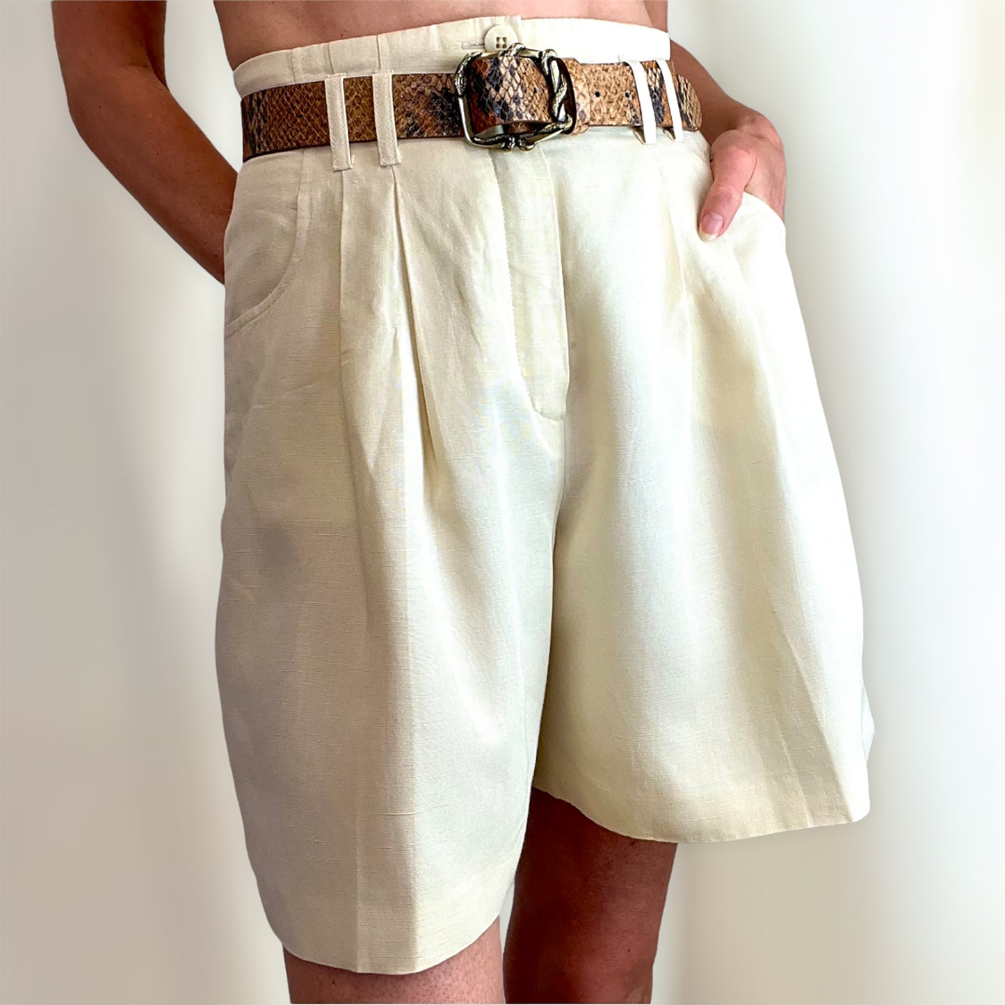 Laurel by Escada cream linen shorts close up