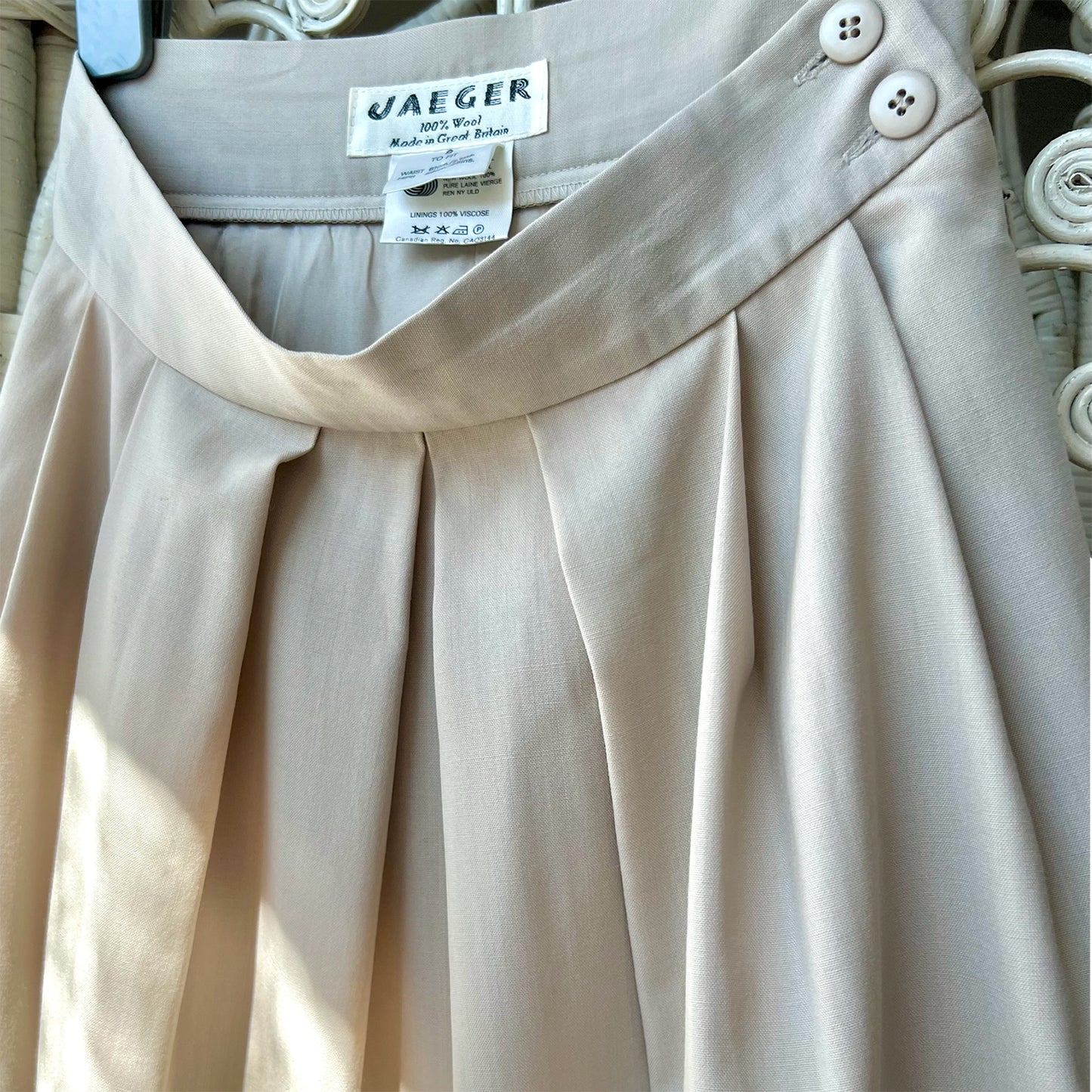 Jaeger 80's cream fine wool skirt brand detail
