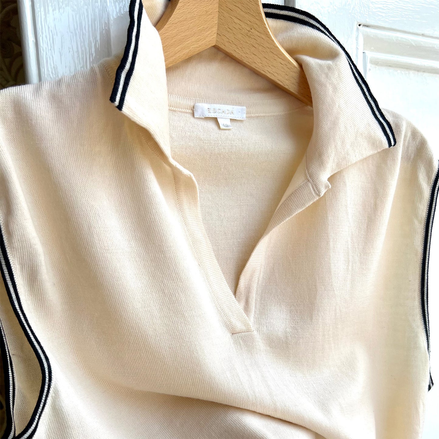 Escada merino wool sleeveless polo brand detail