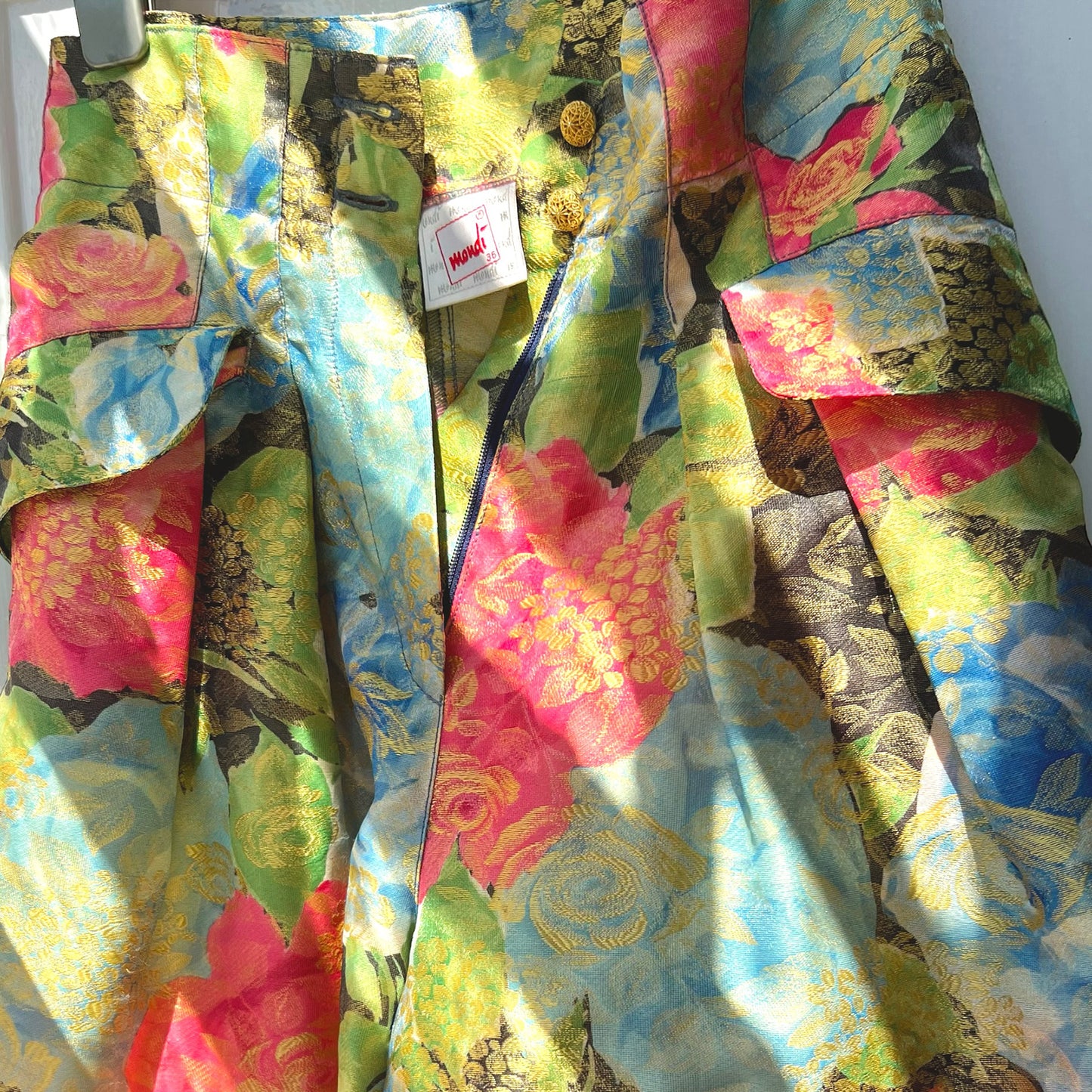 Mondi 80's floral/gold short culottes brand detail