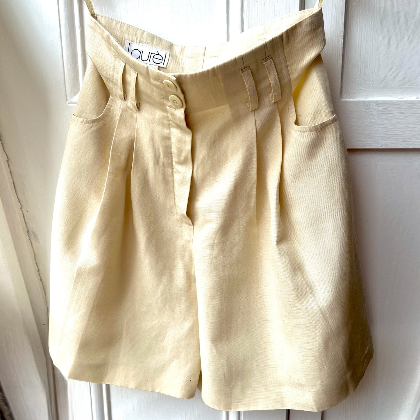 Laurel by Escada cream linen shorts brand detail