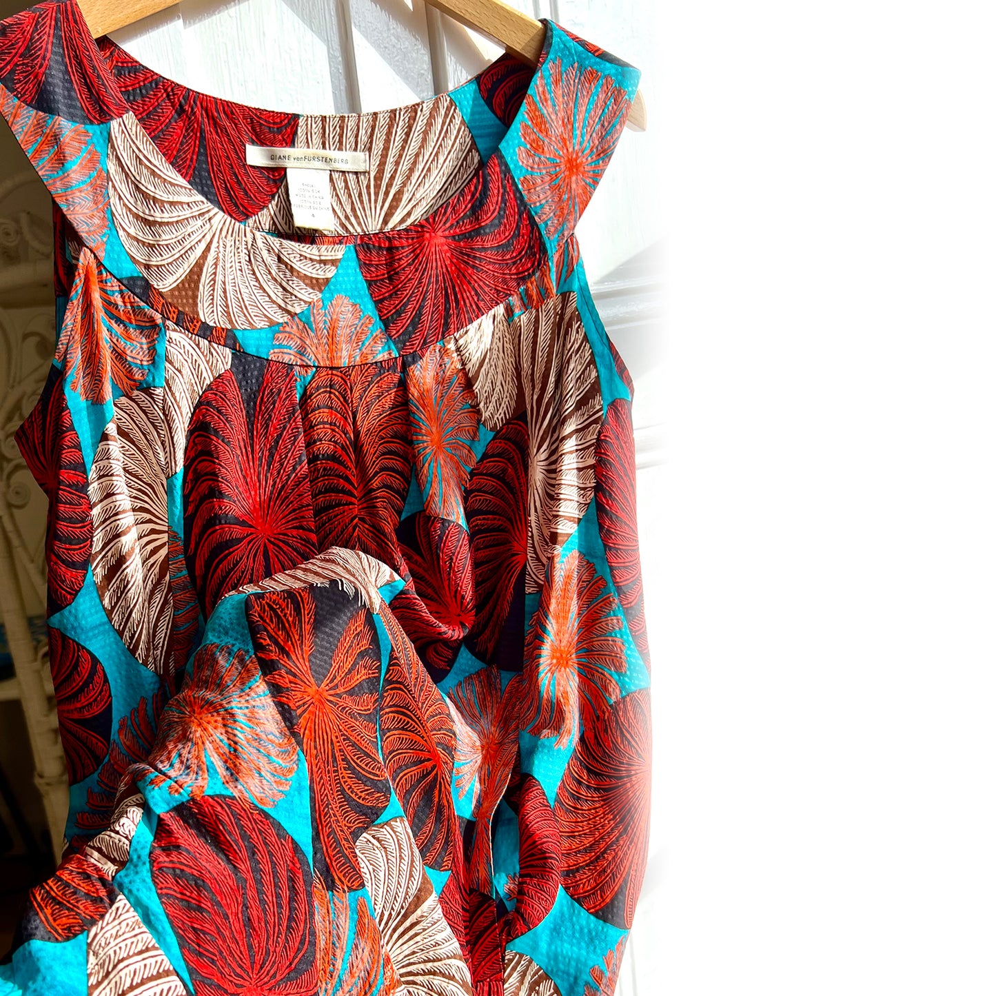 Diane Von Furstenberg tapered-hem silk dress detail